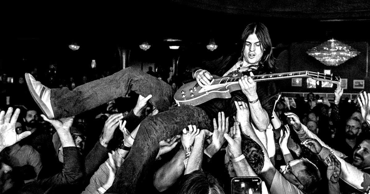 A BANDA NORTE-AMERICANA DIRTY HONEY ATUA EM PORTUGAL A 21 DE JULHO, NO LAV – LISBOA AO VIVO, UM CONCERTO INSERIDO NA MAYHEM & REVELRY TOUR 25, A DIGRESSÃO QUE PASSA PELA EUROPA NOS MESES DE JUNHO E JULHO.